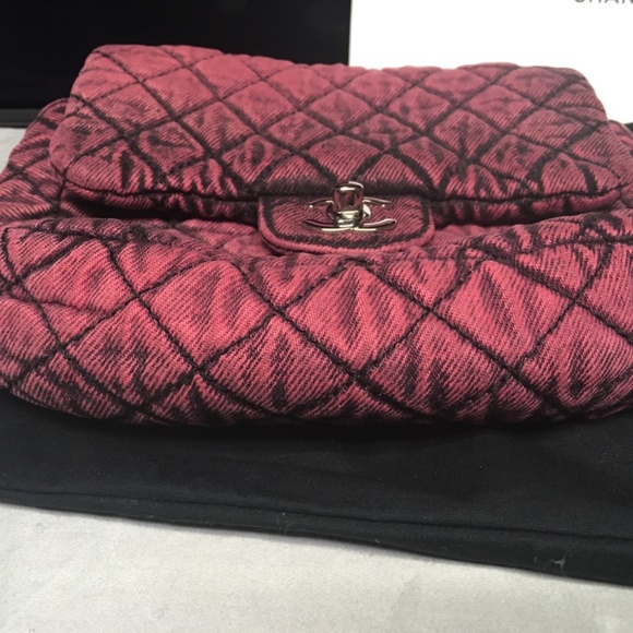 CHANEL VINTAGE PINK QUILTED DENIM SHOULDER BAG - Picture 5 of 9